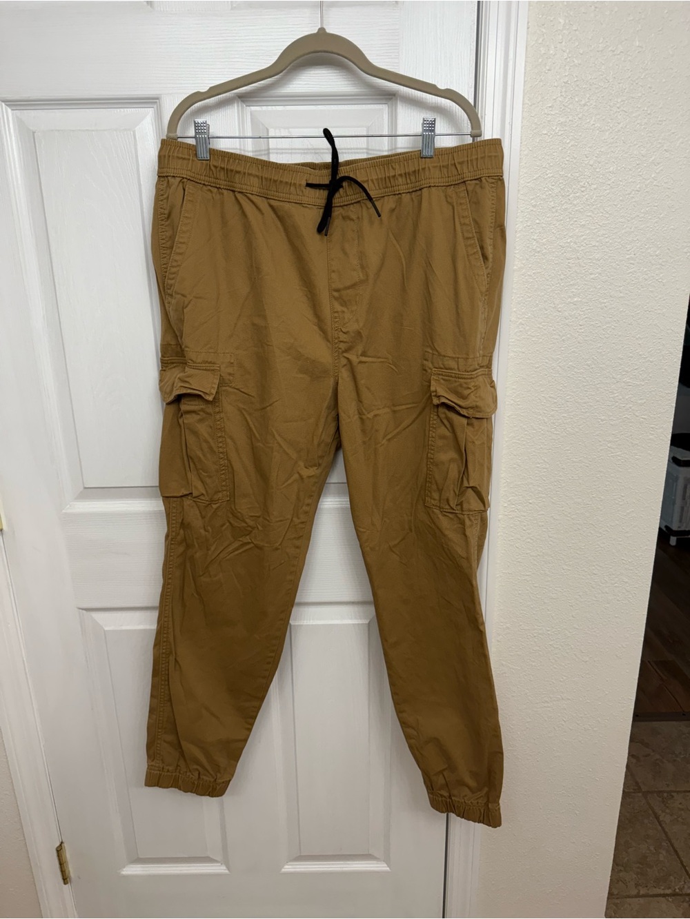 Aeropostale Men's Cargo Jogger Pants - Brown